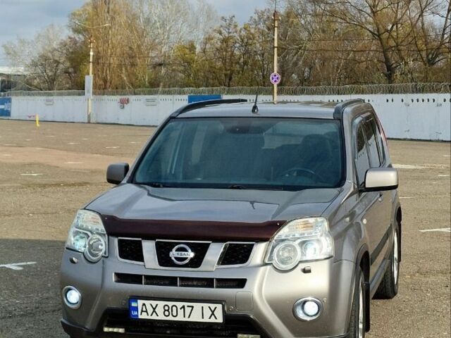 Сірий Ніссан ІксТрейл, об'ємом двигуна 2.5 л та пробігом 236 тис. км за 11000 $, фото 2 на Automoto.ua