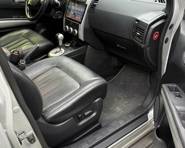 Сірий Ніссан ІксТрейл, об'ємом двигуна 2.49 л та пробігом 196 тис. км за 11800 $, фото 22 на Automoto.ua