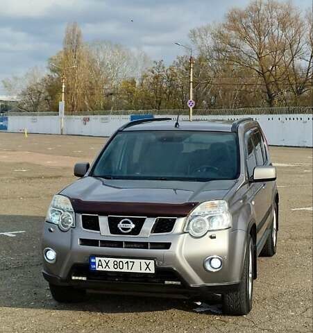 Сірий Ніссан ІксТрейл, об'ємом двигуна 2.49 л та пробігом 236 тис. км за 10999 $, фото 2 на Automoto.ua