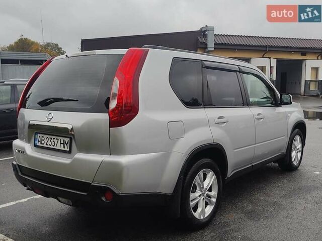 Серый Ниссан ИксТрейл, объемом двигателя 2.49 л и пробегом 217 тыс. км за 10000 $, фото 4 на Automoto.ua