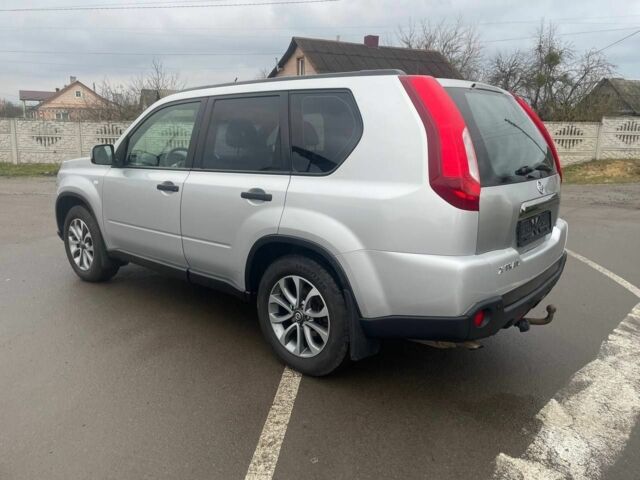 Серый Ниссан ИксТрейл, объемом двигателя 2 л и пробегом 265 тыс. км за 8700 $, фото 5 на Automoto.ua