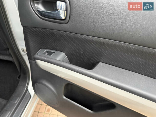 Серый Ниссан ИксТрейл, объемом двигателя 2.49 л и пробегом 199 тыс. км за 11700 $, фото 102 на Automoto.ua