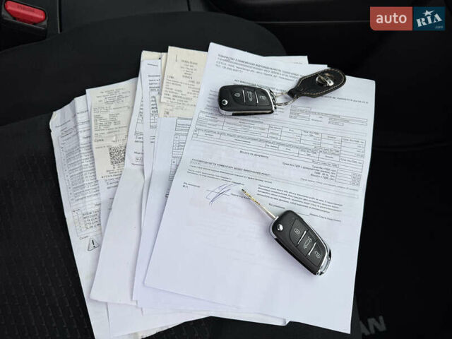 Серый Ниссан ИксТрейл, объемом двигателя 2.49 л и пробегом 199 тыс. км за 11700 $, фото 13 на Automoto.ua