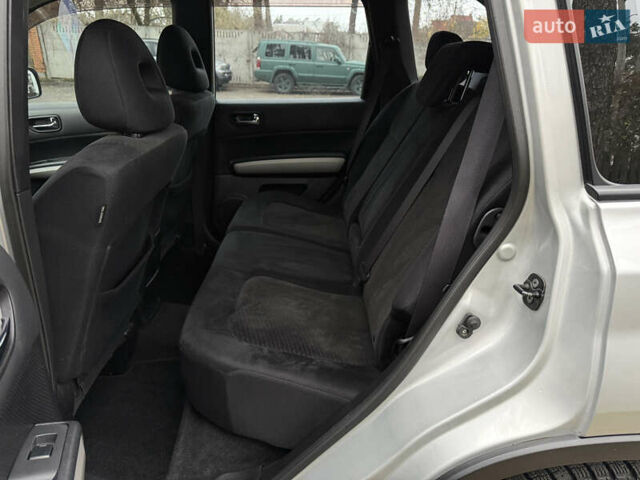 Серый Ниссан ИксТрейл, объемом двигателя 2.49 л и пробегом 199 тыс. км за 11700 $, фото 93 на Automoto.ua