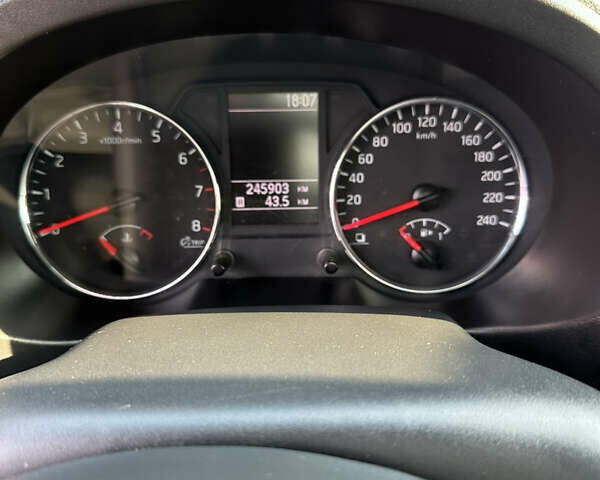 Серый Ниссан ИксТрейл, объемом двигателя 2 л и пробегом 255 тыс. км за 10500 $, фото 10 на Automoto.ua