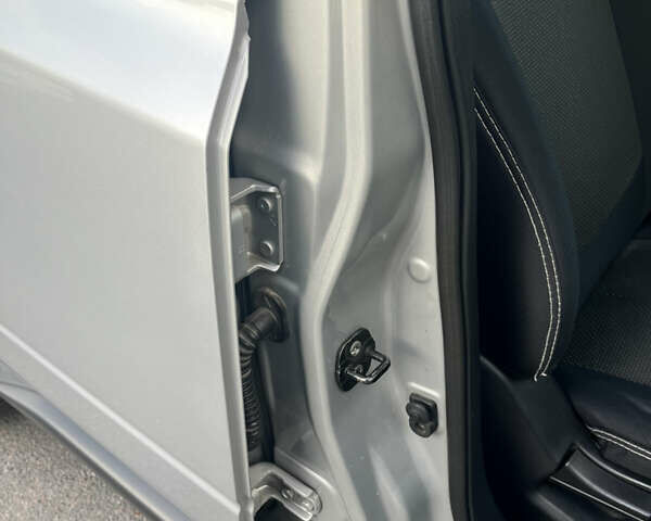 Серый Ниссан ИксТрейл, объемом двигателя 2 л и пробегом 180 тыс. км за 10800 $, фото 2 на Automoto.ua