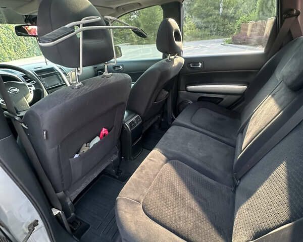 Серый Ниссан ИксТрейл, объемом двигателя 2 л и пробегом 245 тыс. км за 9999 $, фото 9 на Automoto.ua