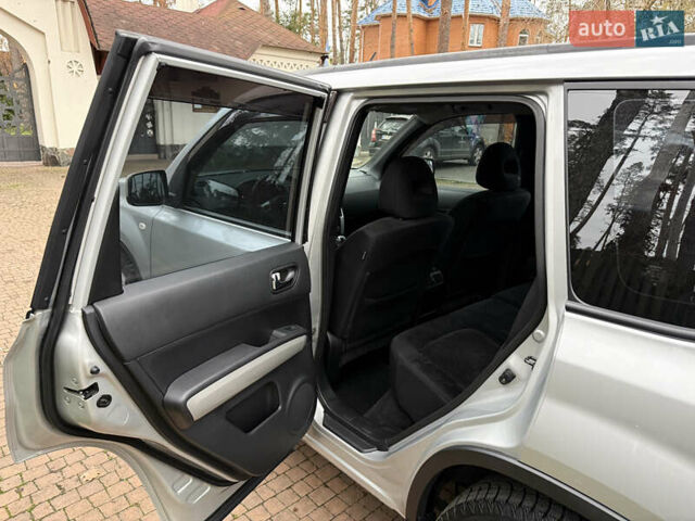 Серый Ниссан ИксТрейл, объемом двигателя 2.49 л и пробегом 199 тыс. км за 11700 $, фото 89 на Automoto.ua