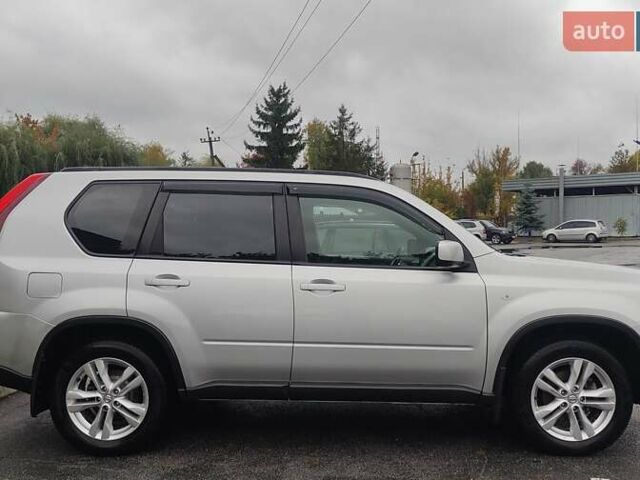 Серый Ниссан ИксТрейл, объемом двигателя 2.49 л и пробегом 217 тыс. км за 10000 $, фото 3 на Automoto.ua