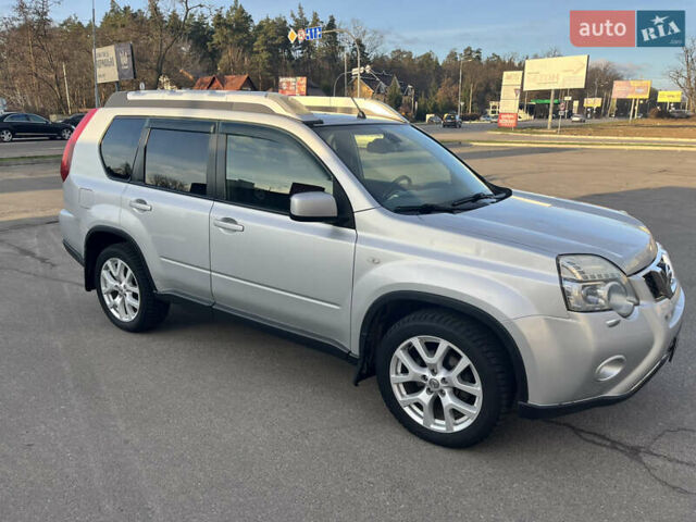 Серый Ниссан ИксТрейл, объемом двигателя 2 л и пробегом 180 тыс. км за 10800 $, фото 1 на Automoto.ua