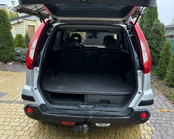 Сірий Ніссан ІксТрейл, об'ємом двигуна 2.49 л та пробігом 196 тис. км за 11800 $, фото 10 на Automoto.ua