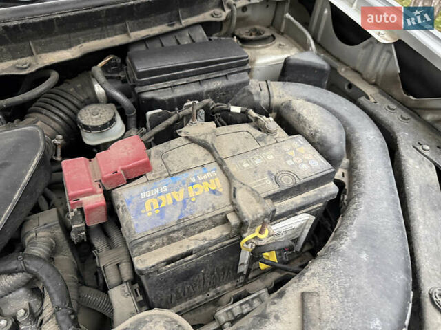 Серый Ниссан ИксТрейл, объемом двигателя 2.49 л и пробегом 199 тыс. км за 11700 $, фото 136 на Automoto.ua