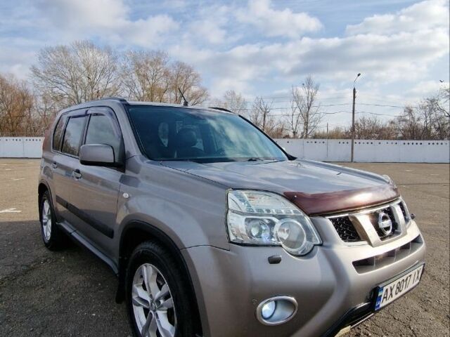 Сірий Ніссан ІксТрейл, об'ємом двигуна 2.5 л та пробігом 236 тис. км за 11000 $, фото 1 на Automoto.ua