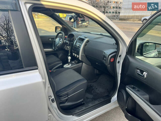 Серый Ниссан ИксТрейл, объемом двигателя 2 л и пробегом 180 тыс. км за 10800 $, фото 4 на Automoto.ua