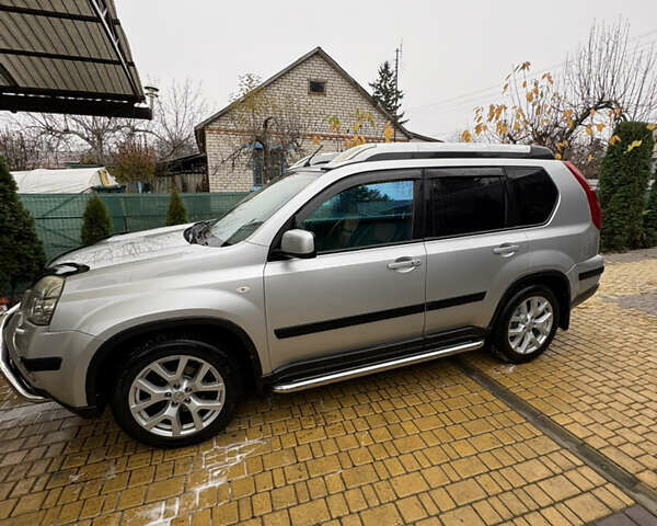 Сірий Ніссан ІксТрейл, об'ємом двигуна 2.49 л та пробігом 196 тис. км за 11800 $, фото 1 на Automoto.ua