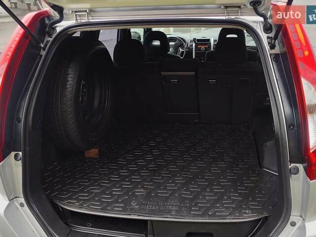 Сірий Ніссан ІксТрейл, об'ємом двигуна 2.49 л та пробігом 217 тис. км за 9990 $, фото 30 на Automoto.ua