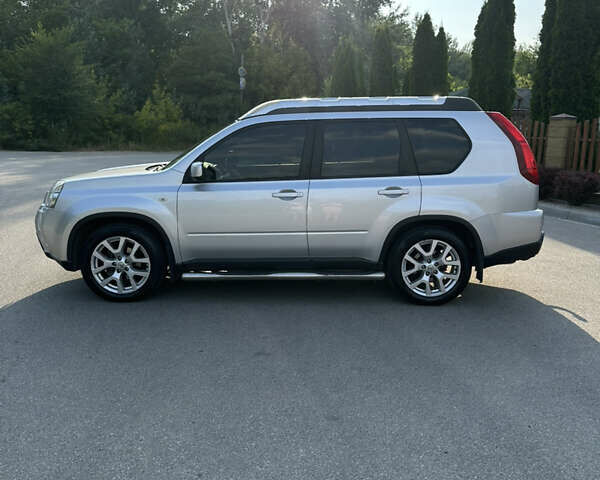 Серый Ниссан ИксТрейл, объемом двигателя 2 л и пробегом 245 тыс. км за 9999 $, фото 6 на Automoto.ua