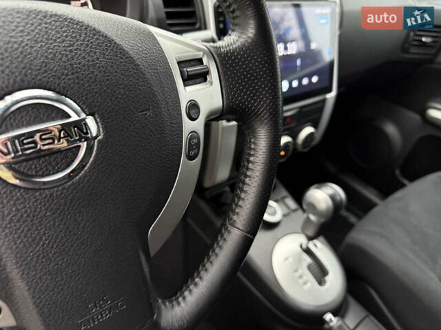 Серый Ниссан ИксТрейл, объемом двигателя 2.49 л и пробегом 199 тыс. км за 11700 $, фото 85 на Automoto.ua