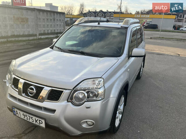 Серый Ниссан ИксТрейл, объемом двигателя 2 л и пробегом 180 тыс. км за 10800 $, фото 3 на Automoto.ua