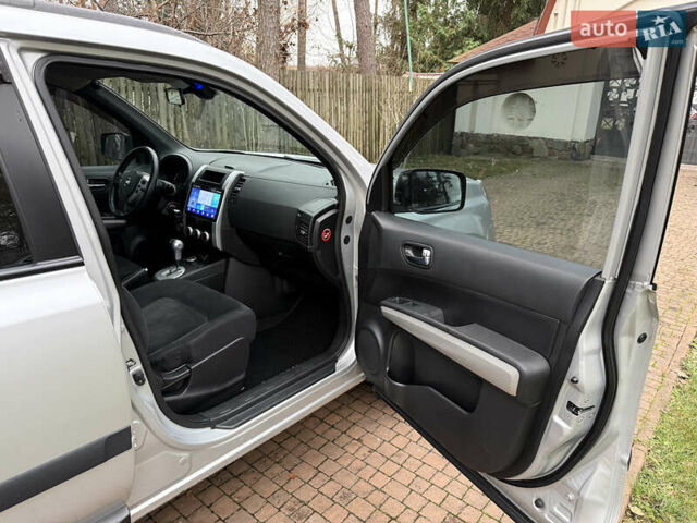 Серый Ниссан ИксТрейл, объемом двигателя 2.49 л и пробегом 199 тыс. км за 11700 $, фото 16 на Automoto.ua