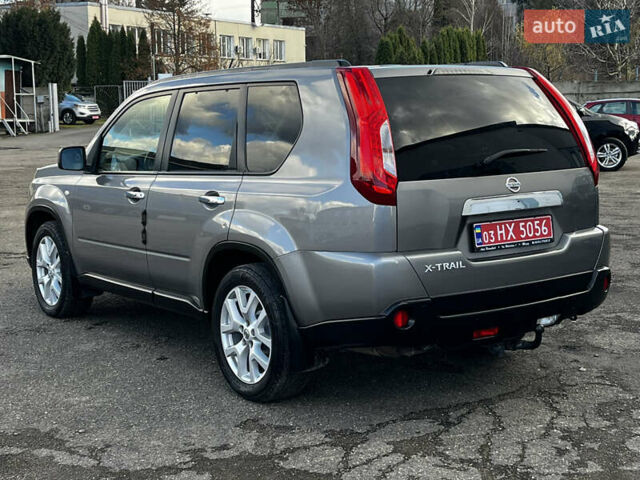 Серый Ниссан ИксТрейл, объемом двигателя 2 л и пробегом 269 тыс. км за 13399 $, фото 6 на Automoto.ua