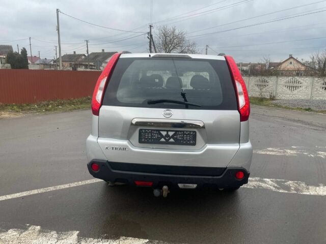 Серый Ниссан ИксТрейл, объемом двигателя 2 л и пробегом 265 тыс. км за 8700 $, фото 4 на Automoto.ua