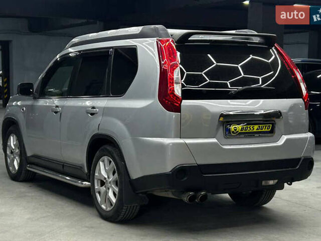 Серый Ниссан ИксТрейл, объемом двигателя 1.99 л и пробегом 222 тыс. км за 11300 $, фото 3 на Automoto.ua