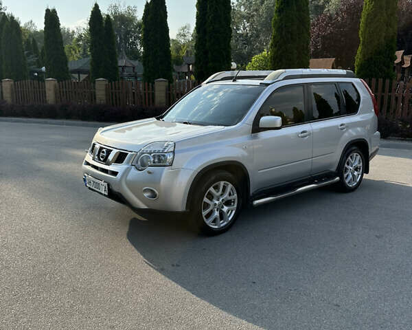 Серый Ниссан ИксТрейл, объемом двигателя 2 л и пробегом 245 тыс. км за 9999 $, фото 7 на Automoto.ua