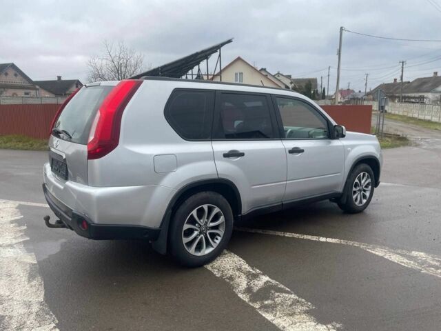 Серый Ниссан ИксТрейл, объемом двигателя 2 л и пробегом 265 тыс. км за 8700 $, фото 1 на Automoto.ua