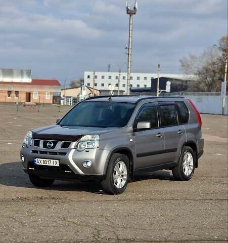 Сірий Ніссан ІксТрейл, об'ємом двигуна 2.49 л та пробігом 236 тис. км за 10999 $, фото 1 на Automoto.ua