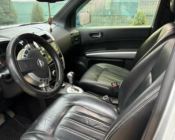 Сірий Ніссан ІксТрейл, об'ємом двигуна 2.49 л та пробігом 196 тис. км за 11800 $, фото 5 на Automoto.ua