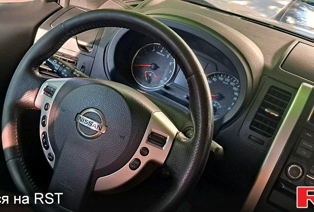 Серый Ниссан ИксТрейл, объемом двигателя 2.5 л и пробегом 183 тыс. км за 11000 $, фото 3 на Automoto.ua