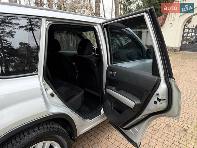 Серый Ниссан ИксТрейл, объемом двигателя 2.49 л и пробегом 199 тыс. км за 11700 $, фото 99 на Automoto.ua