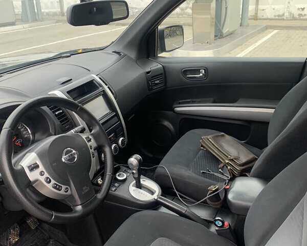 Серый Ниссан ИксТрейл, объемом двигателя 2 л и пробегом 199 тыс. км за 10900 $, фото 8 на Automoto.ua