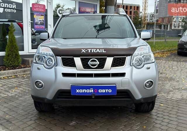 Серый Ниссан ИксТрейл, объемом двигателя 2 л и пробегом 188 тыс. км за 12300 $, фото 2 на Automoto.ua