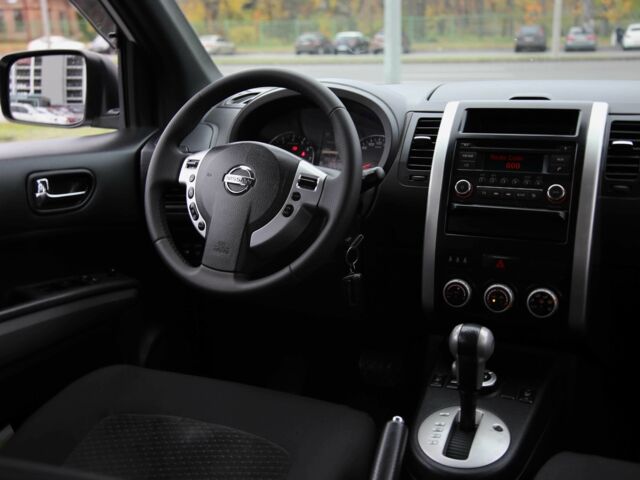 Серый Ниссан ИксТрейл, объемом двигателя 2 л и пробегом 193 тыс. км за 1950 $, фото 10 на Automoto.ua