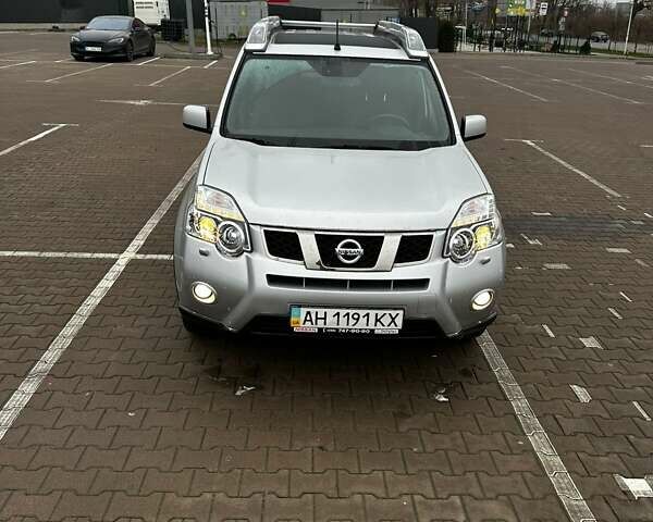 Серый Ниссан ИксТрейл, объемом двигателя 2 л и пробегом 84 тыс. км за 14500 $, фото 2 на Automoto.ua