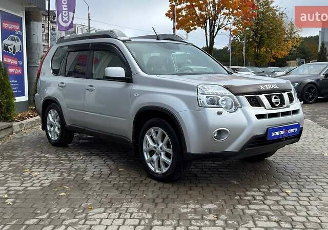 Серый Ниссан ИксТрейл, объемом двигателя 2 л и пробегом 188 тыс. км за 12300 $, фото 3 на Automoto.ua