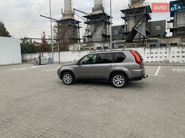 Серый Ниссан ИксТрейл, объемом двигателя 2 л и пробегом 199 тыс. км за 10900 $, фото 5 на Automoto.ua
