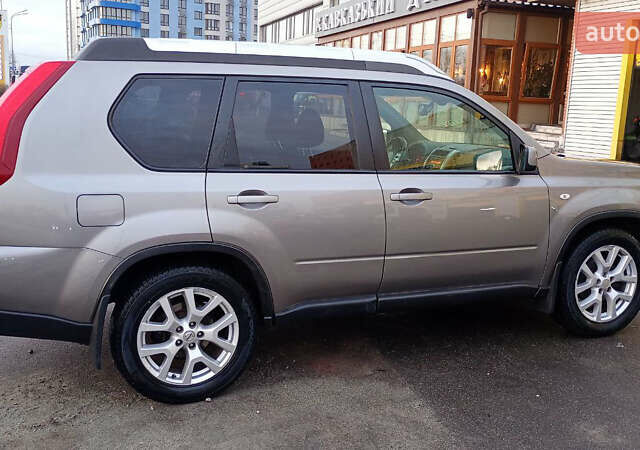 Серый Ниссан ИксТрейл, объемом двигателя 2 л и пробегом 192 тыс. км за 9990 $, фото 3 на Automoto.ua