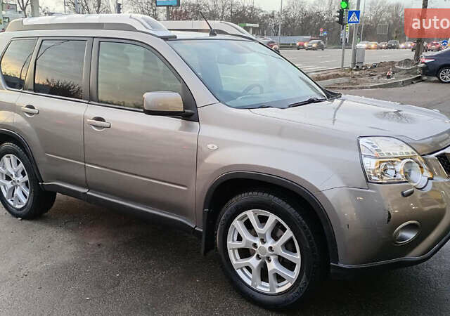 Серый Ниссан ИксТрейл, объемом двигателя 2 л и пробегом 192 тыс. км за 9990 $, фото 2 на Automoto.ua