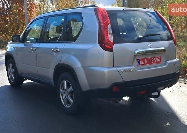 Сірий Ніссан ІксТрейл, об'ємом двигуна 2 л та пробігом 297 тис. км за 12350 $, фото 4 на Automoto.ua