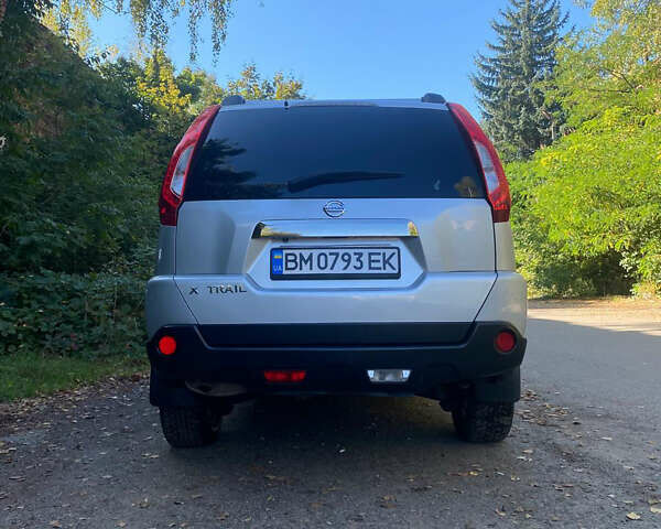 Серый Ниссан ИксТрейл, объемом двигателя 2 л и пробегом 210 тыс. км за 11400 $, фото 3 на Automoto.ua
