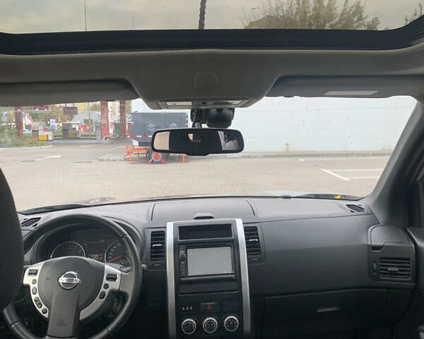 Серый Ниссан ИксТрейл, объемом двигателя 2 л и пробегом 199 тыс. км за 10900 $, фото 7 на Automoto.ua