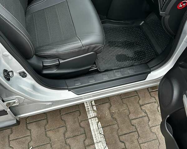 Серый Ниссан ИксТрейл, объемом двигателя 2 л и пробегом 84 тыс. км за 14500 $, фото 13 на Automoto.ua