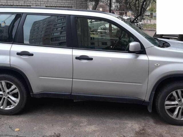 Сірий Ніссан ІксТрейл, об'ємом двигуна 2 л та пробігом 190 тис. км за 11000 $, фото 1 на Automoto.ua