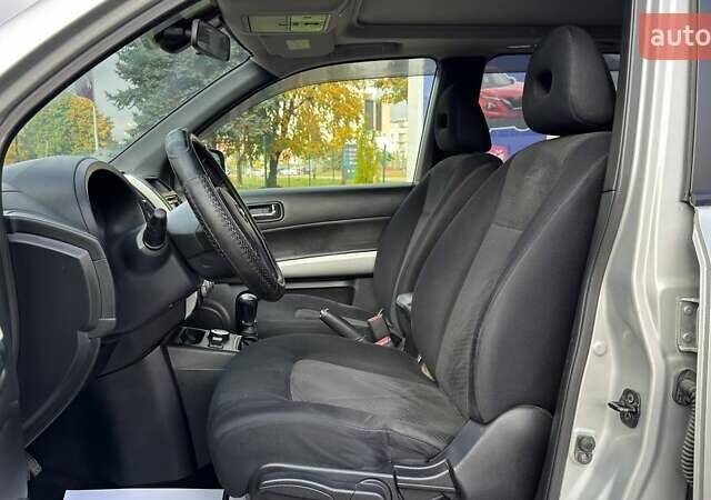 Серый Ниссан ИксТрейл, объемом двигателя 2 л и пробегом 188 тыс. км за 12300 $, фото 9 на Automoto.ua