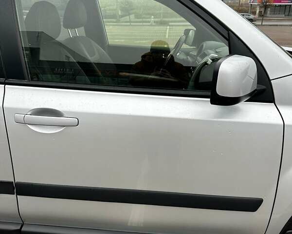 Серый Ниссан ИксТрейл, объемом двигателя 2 л и пробегом 84 тыс. км за 14500 $, фото 10 на Automoto.ua