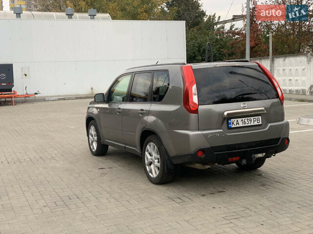 Серый Ниссан ИксТрейл, объемом двигателя 2 л и пробегом 199 тыс. км за 10900 $, фото 4 на Automoto.ua