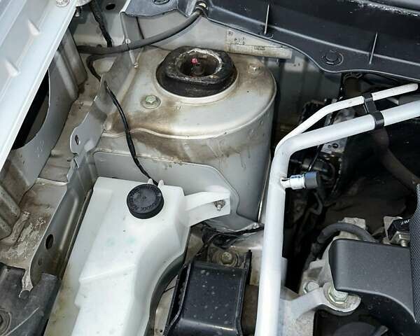 Серый Ниссан ИксТрейл, объемом двигателя 2 л и пробегом 84 тыс. км за 14500 $, фото 28 на Automoto.ua